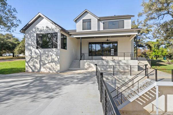 Exterior, Facade, Modern