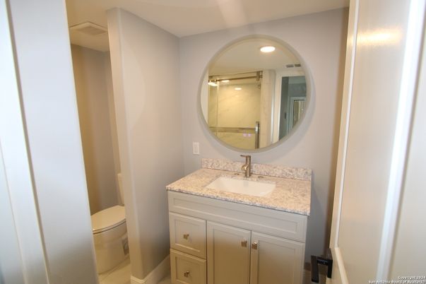 Bathroom, Interior, Recessed Lighting