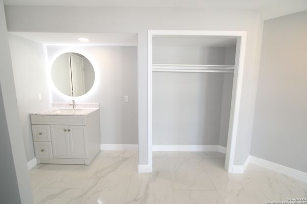 Bathroom, Interior, Marble, Recessed Lighting