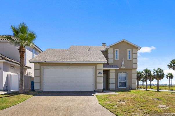 Attached, Exterior, Facade, Ranch