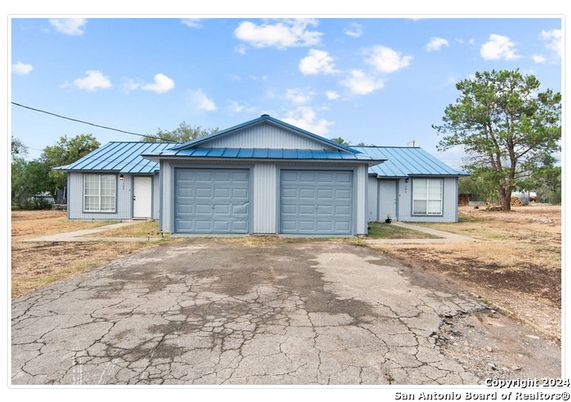 Attached, Exterior, Facade, Ranch