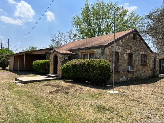 Backyard, Exterior, Facade, Ranch