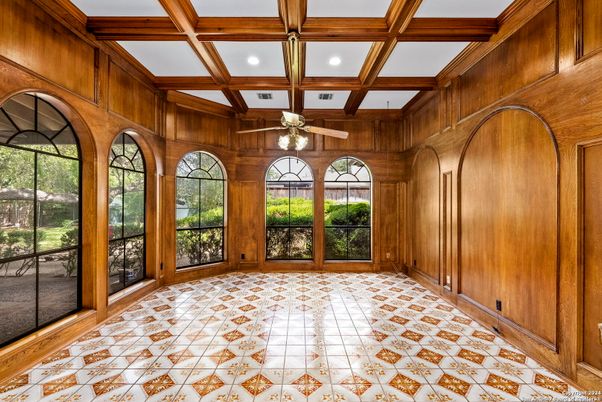 Empty room, Interior, Recessed Lighting, Wooden Beams, Wooden Walls