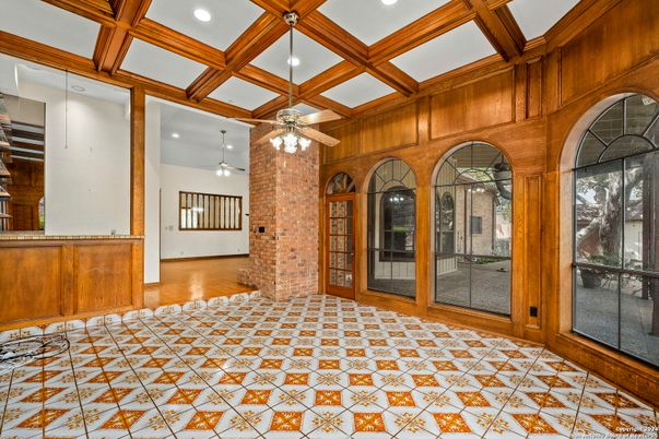 Empty room, Interior, Recessed Lighting, Wooden Beams, Wood Texture Flooring