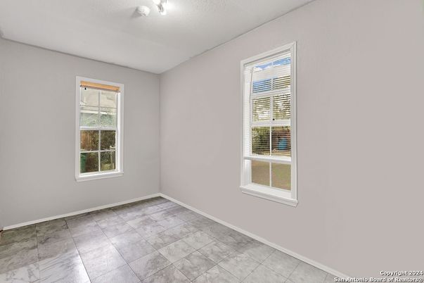 Empty room, Interior