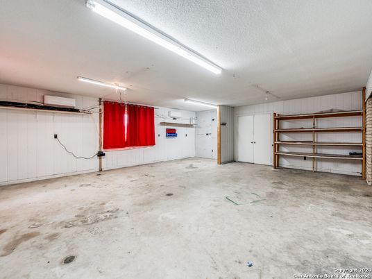 Garage, Interior