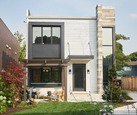Exterior, Facade, Modern