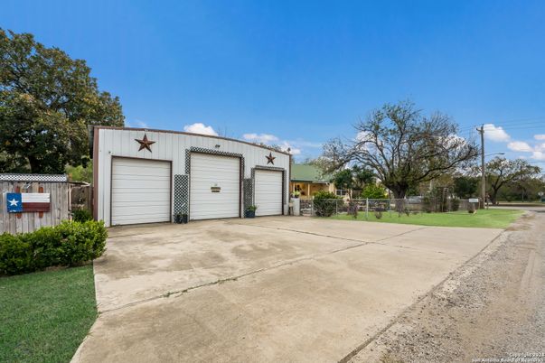 Detached Garage, Exterior