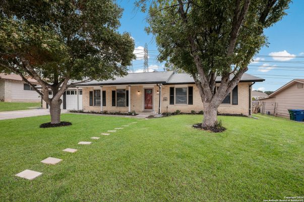 Attached, Backyard, Exterior, Facade, Brick Facade, Ranch