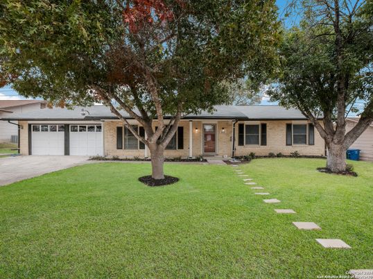Attached, Exterior, Facade, Brick Facade, Ranch