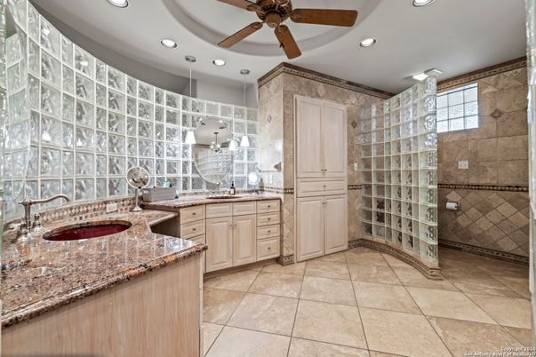 Bathroom, Dual Sink Vanities, Interior, Recessed Lighting