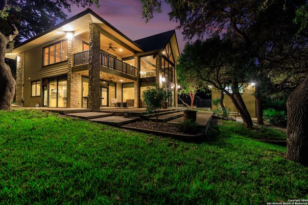 Backyard, Exterior, Facade, Modern