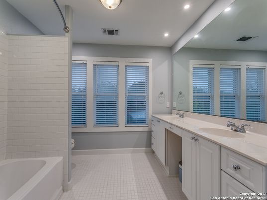 Bathroom, Dual Sink Vanities, Interior, Recessed Lighting