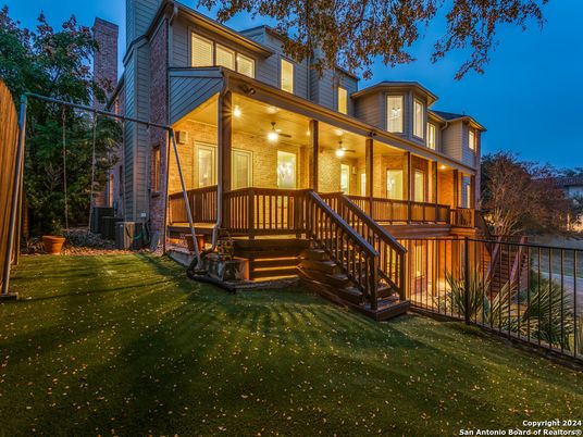 Backyard, Exterior, Facade, American Foursquare