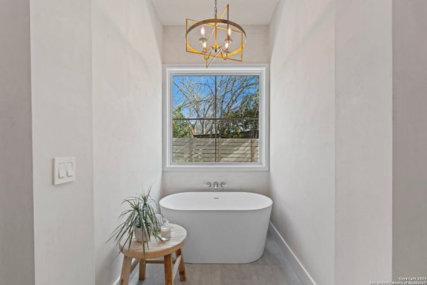 Bathroom, Free Standing Baths, Interior, Pendant Lights