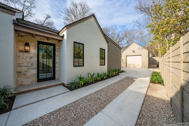 Detached Garage, Exterior