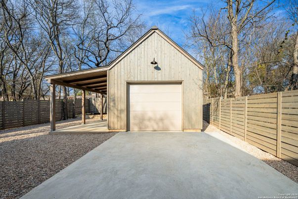Detached Garage, Exterior