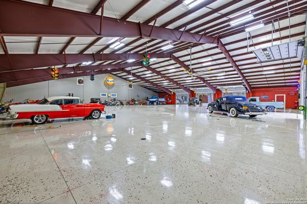 Garage, Interior