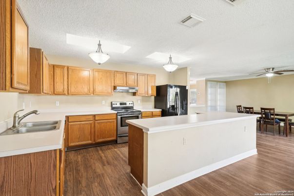 Dining room, Interior, Kitchen, Stainless Steel Appliances, Wood Texture Flooring