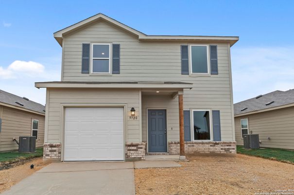 Attached, Exterior, Facade, American Craftsman