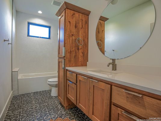 Bathroom, Interior, Recessed Lighting