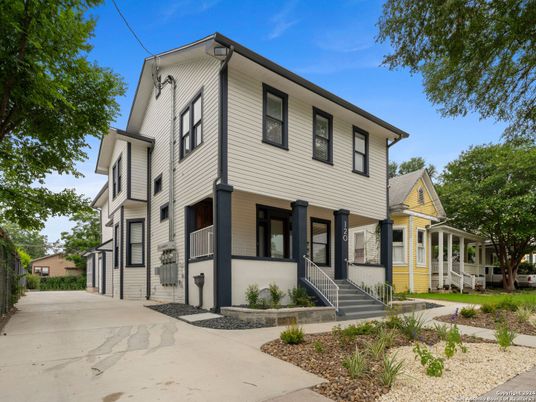 Exterior, Facade, American Foursquare