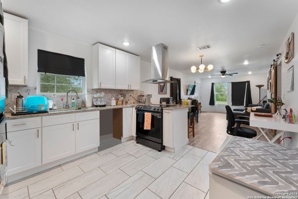 Chandelier, Dining room, Interior, Kitchen, Recessed Lighting