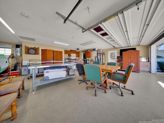 Dining room, Garage, Interior