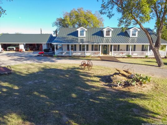 Backyard, Exterior, Facade, Ranch