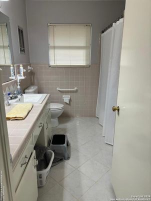 Bathroom, Interior, Tile Countertops