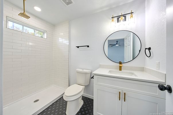 Bathroom, Interior, Recessed Lighting