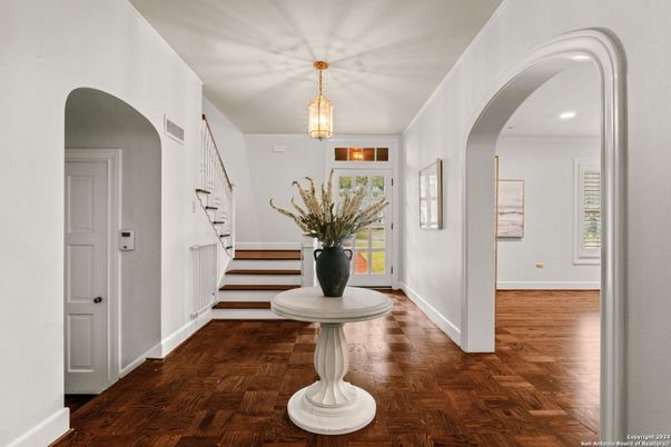 Interior, Pendant Lights, Recessed Lighting, Wood Texture Flooring