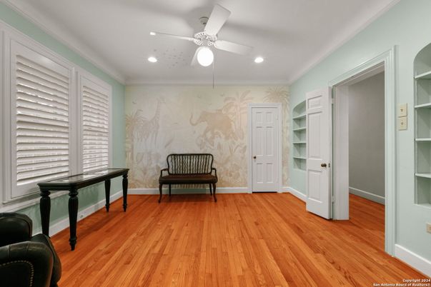 Interior, Recessed Lighting, Wood Texture Flooring