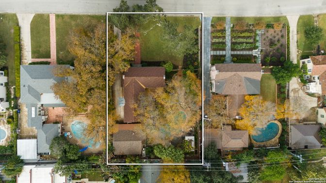 Exterior, Drone
