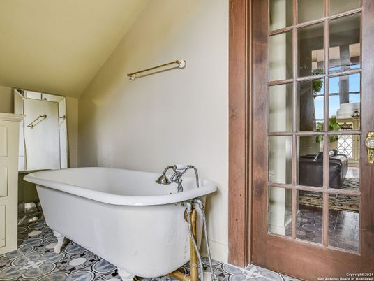 Bathroom, Free Standing Baths, Interior