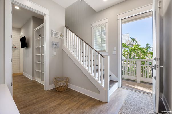Interior, Recessed Lighting, Wood Texture Flooring