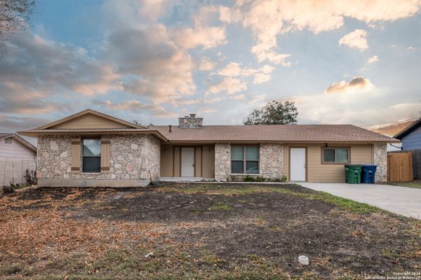 Backyard, Exterior, Facade, Ranch