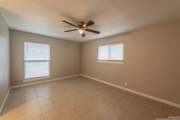 Empty room, Interior