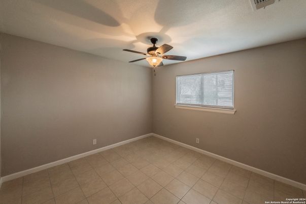 Empty room, Interior
