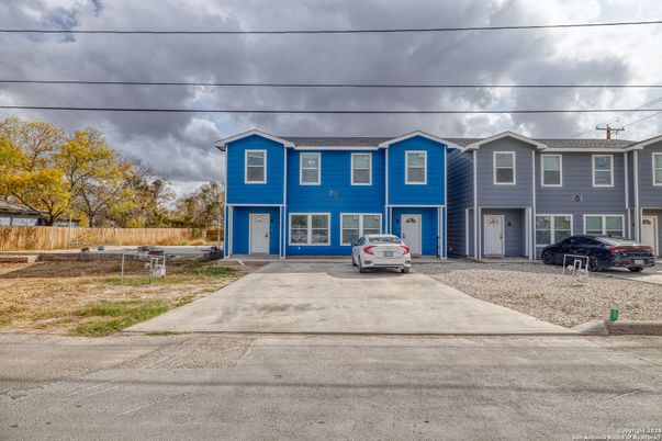 Attached, Exterior, Facade, Rowhouse