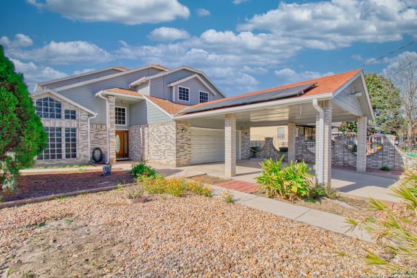 Attached, Exterior, Facade, Solar Panels, American Craftsman
