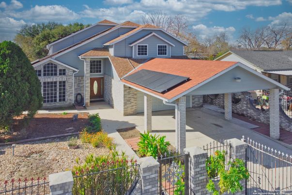 Exterior, Facade, Solar Panels, American Craftsman