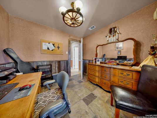 Home Office, Interior
