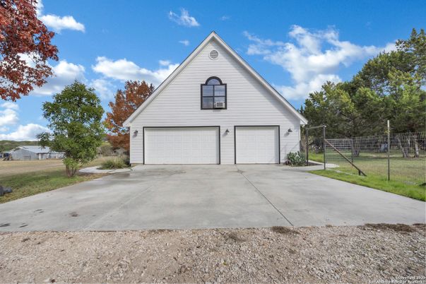 Detached Garage, Exterior