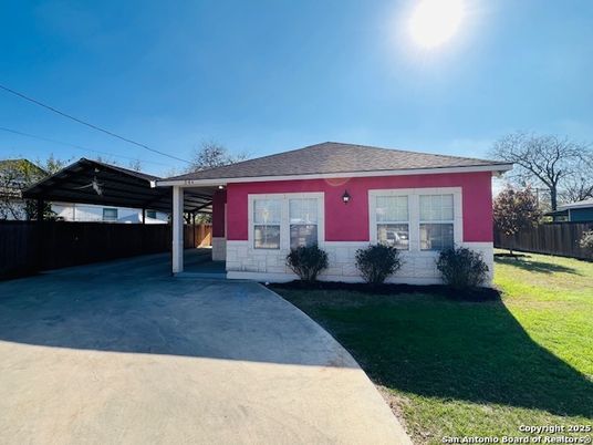 Backyard, Exterior, Facade, Ranch