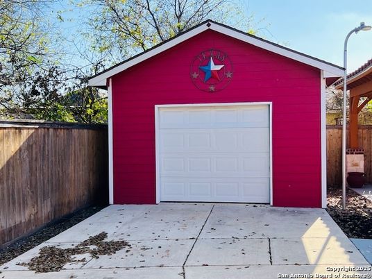 Detached Garage, Exterior