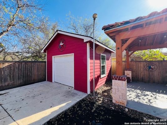 Detached Garage, Exterior