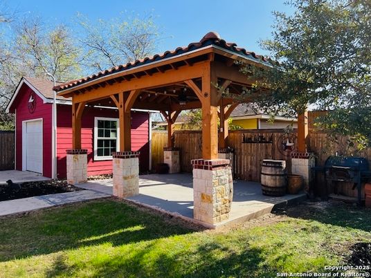 Detached Garage, Exterior