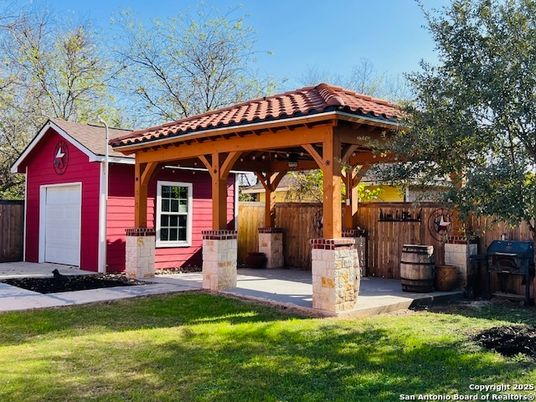 Detached Garage, Exterior
