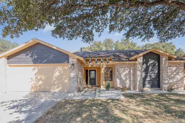 Attached, Exterior, Facade, Brick Facade, Ranch